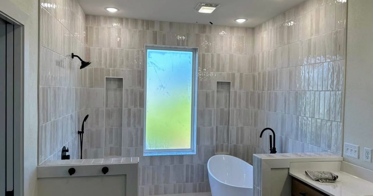 Shower tub enclosure